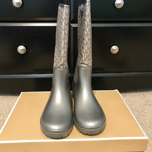 Michael Kors Rainboots - Picture 2 of 5